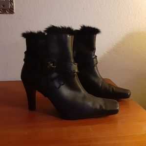 Apostrophe black boots